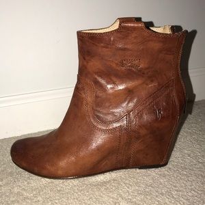 frye women's carson wedge bootie